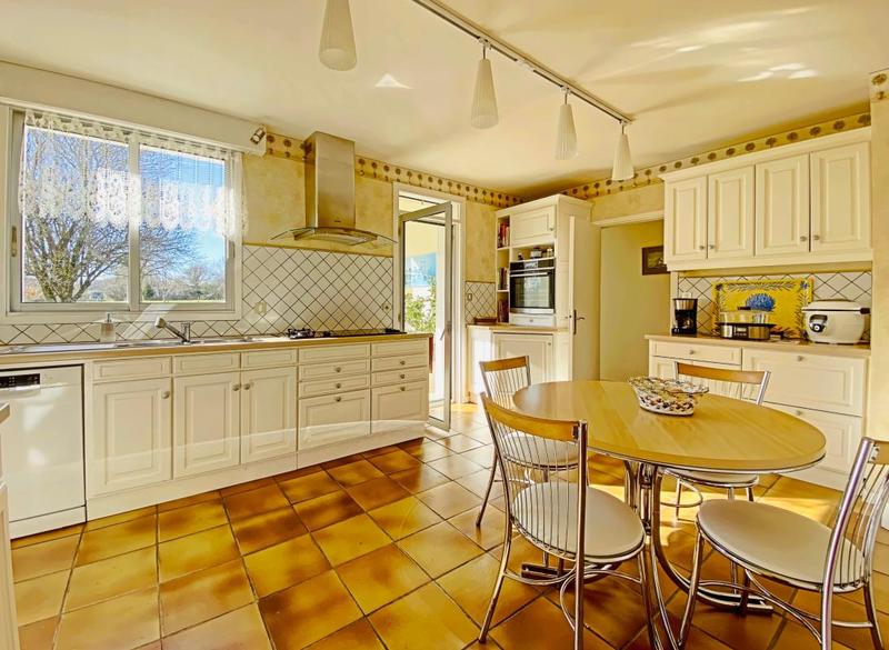 Maison - 230 m² - 8 pièces