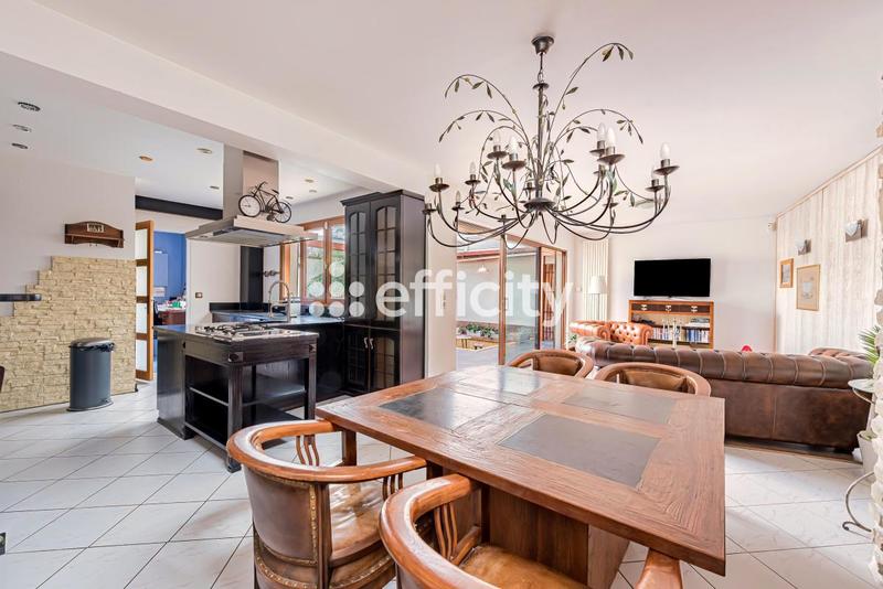 Maison - 99 m² - 5 pièces