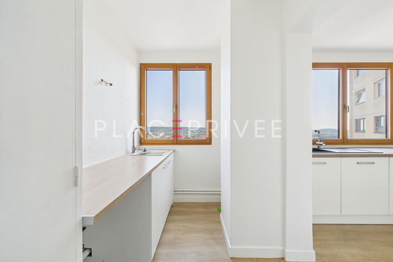 Appartement - 99 m² - 4 pièces