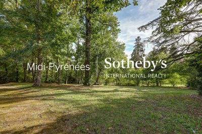 Maison - 730 m² - 14 pièces