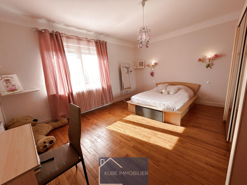 Propriété - 355 m² - 9 pièces