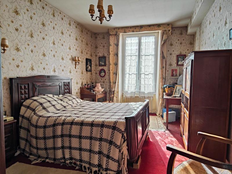 Maison - 202 m² - 8 pièces