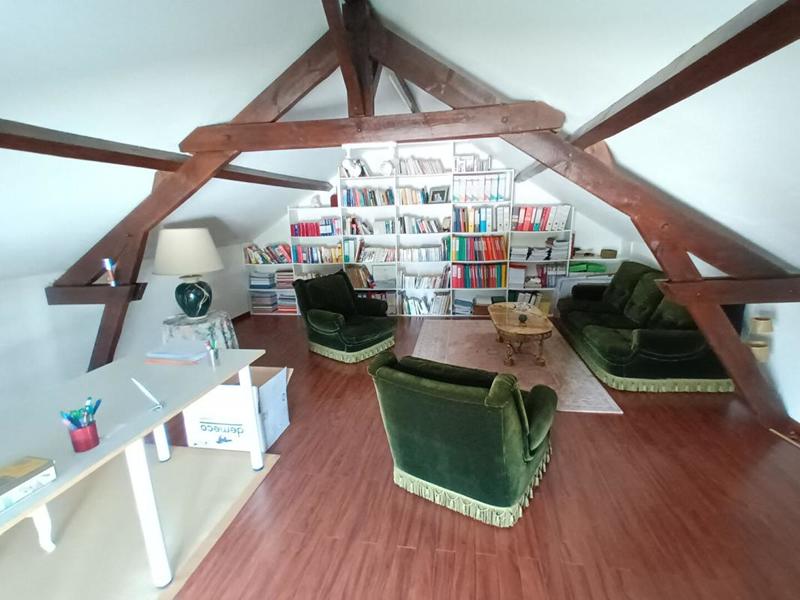 Maison - 311 m² - 8 pièces