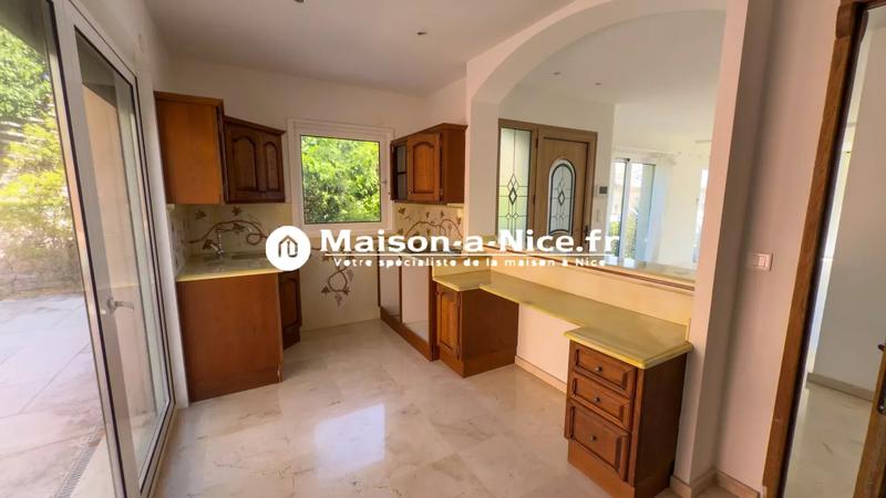 Maison - 333 m² - 10 pièces