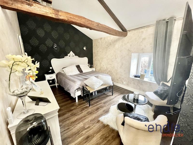 Maison - 372 m² - 12 pièces