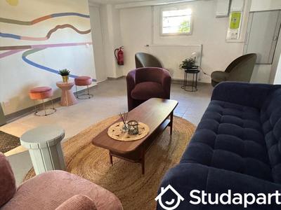 Chambre - 11 m² - 1 pièce