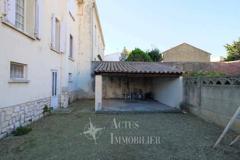 Maison - 240 m² - 9 pièces