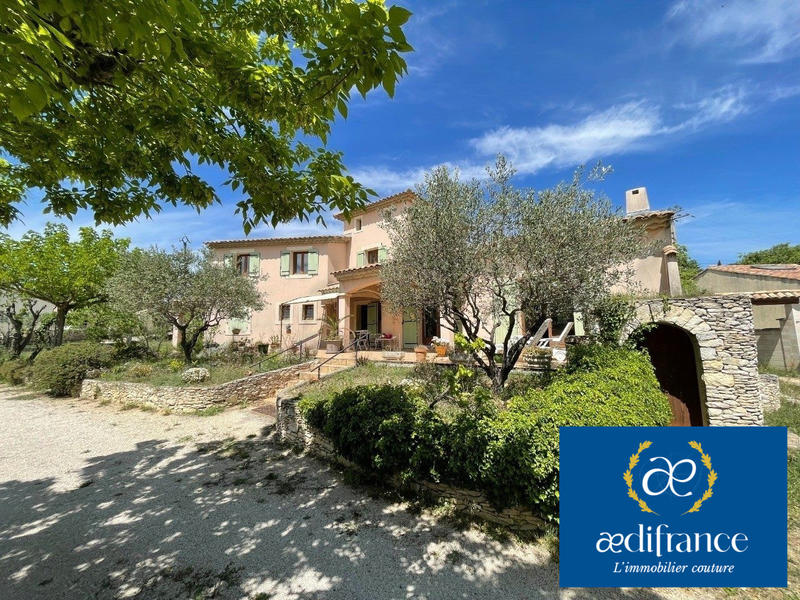 Maison traditionnelle - 231 m² - 9 pièces