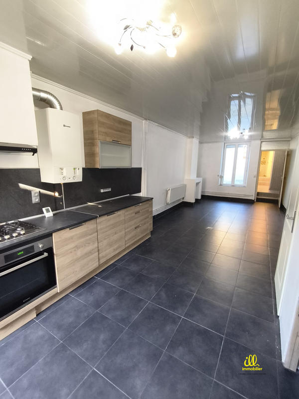 Maison - 94 m² - 5 pièces