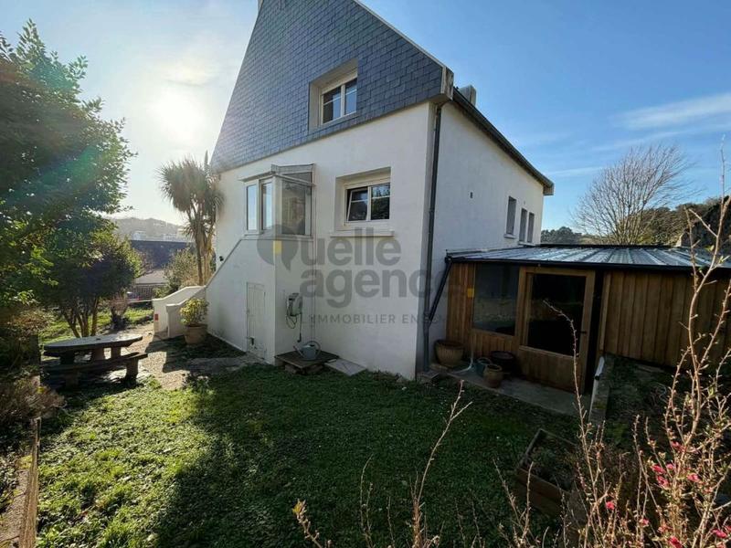 Maison - 161 m² - 8 pièces