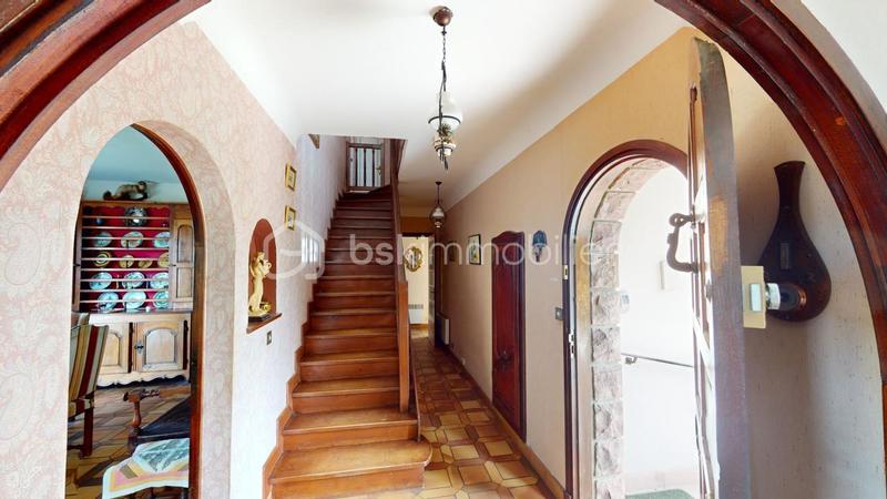 Propriété - 221 m² - 9 pièces