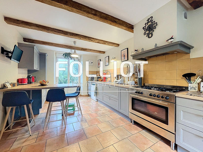 Maison - 240 m² - 10 pièces