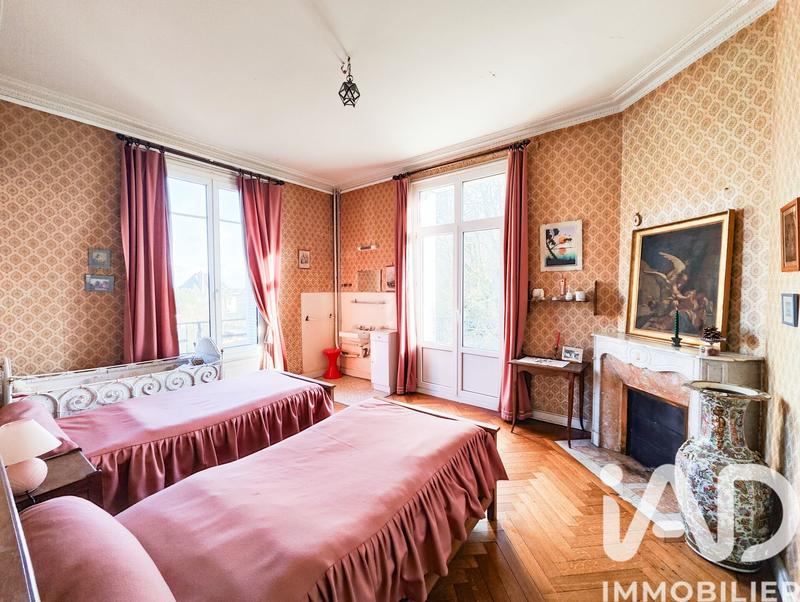 Maison - 256 m² - 9 pièces