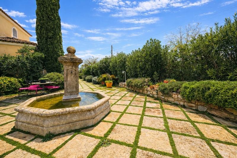 Maison - 300 m² - 7 pièces