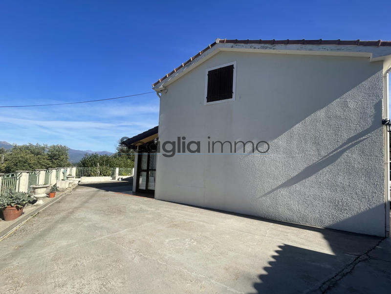 Maison - 220 m² - 7 pièces