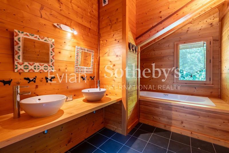 Châlet - 228 m² - 10 pièces