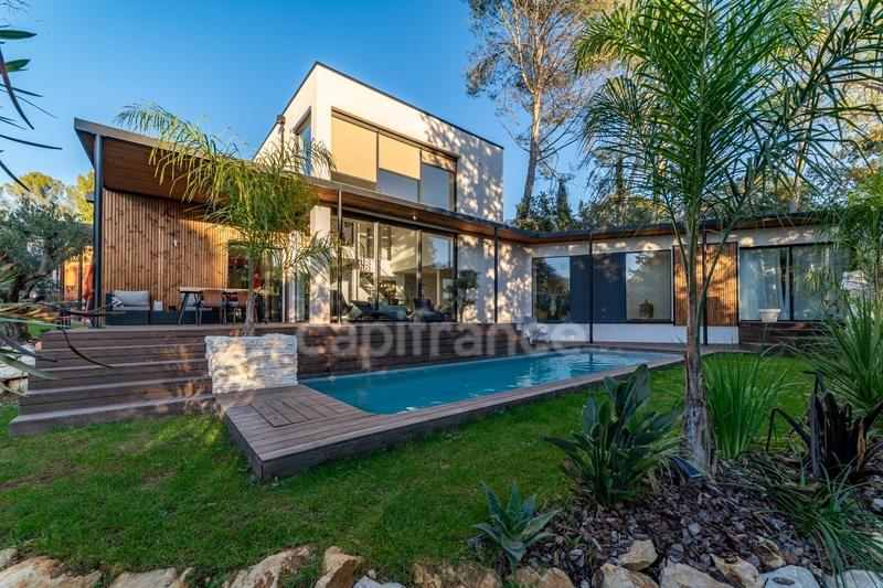 Maison - 220 m² - 7 pièces