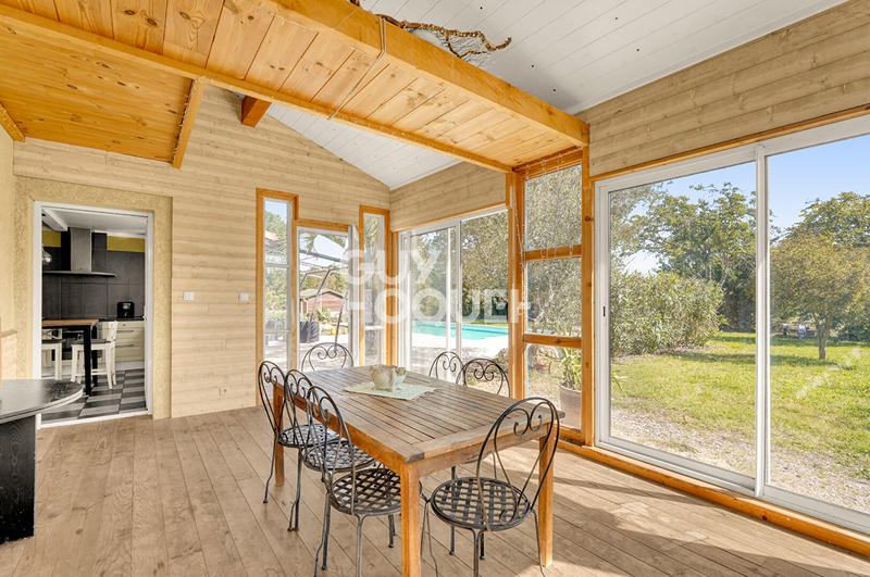 Maison - 180 m² - 7 pièces