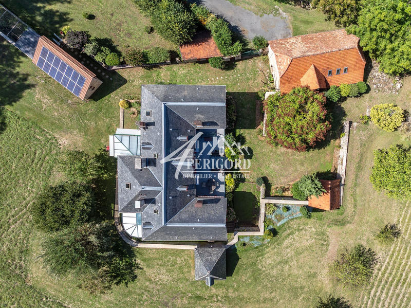 Maison - 227 m² - 14 pièces