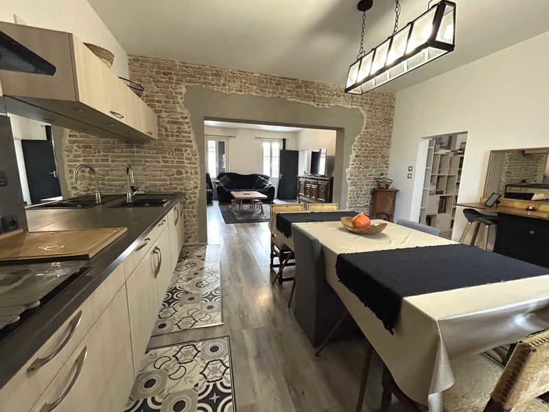 Maison - 234 m² - 7 pièces