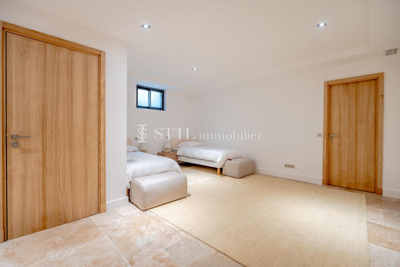 Villa - 370 m² - 6 pièces