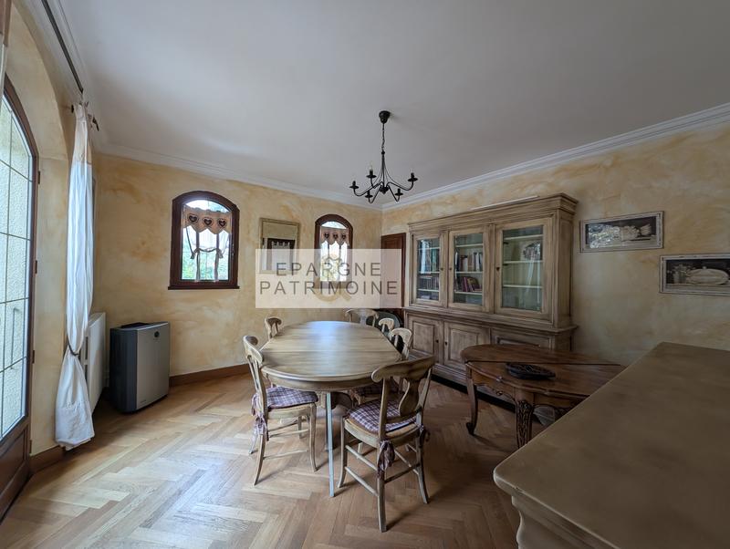 Maison traditionnelle - 203 m² - 9 pièces