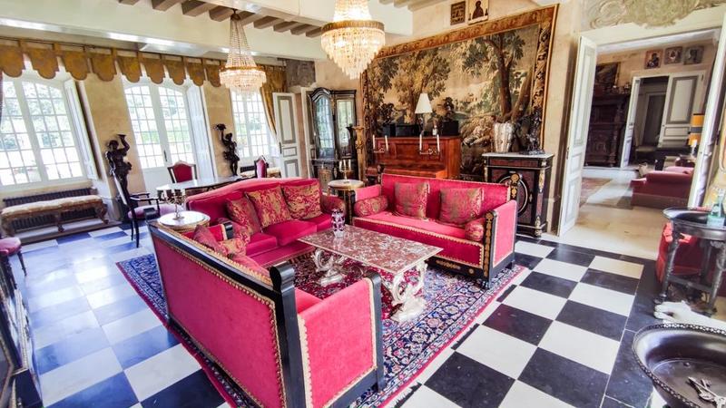 Château - 1 242 m² - 20 pièces