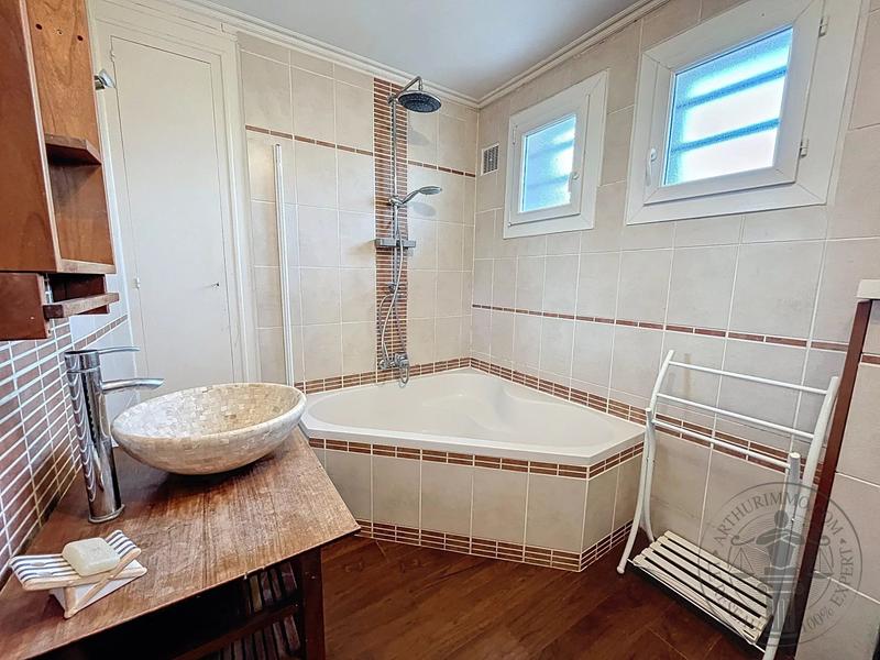 Maison - 163 m² - 8 pièces