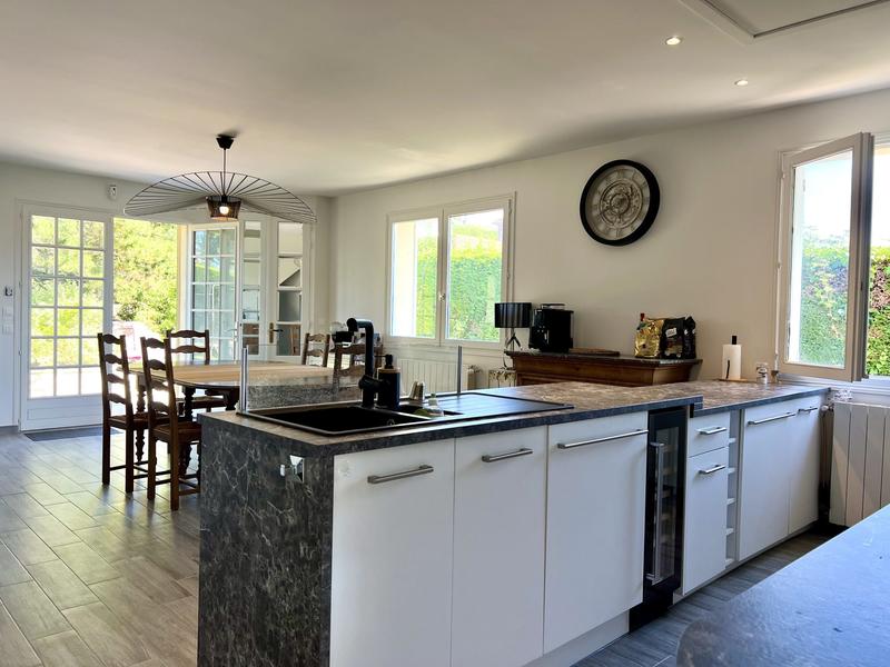 Villa - 320 m² - 10 pièces