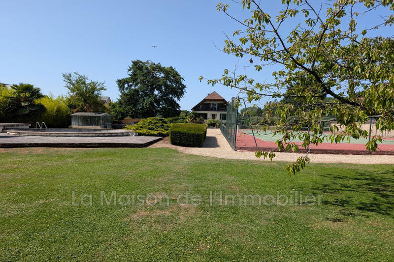 Maison - 220 m² - 9 pièces