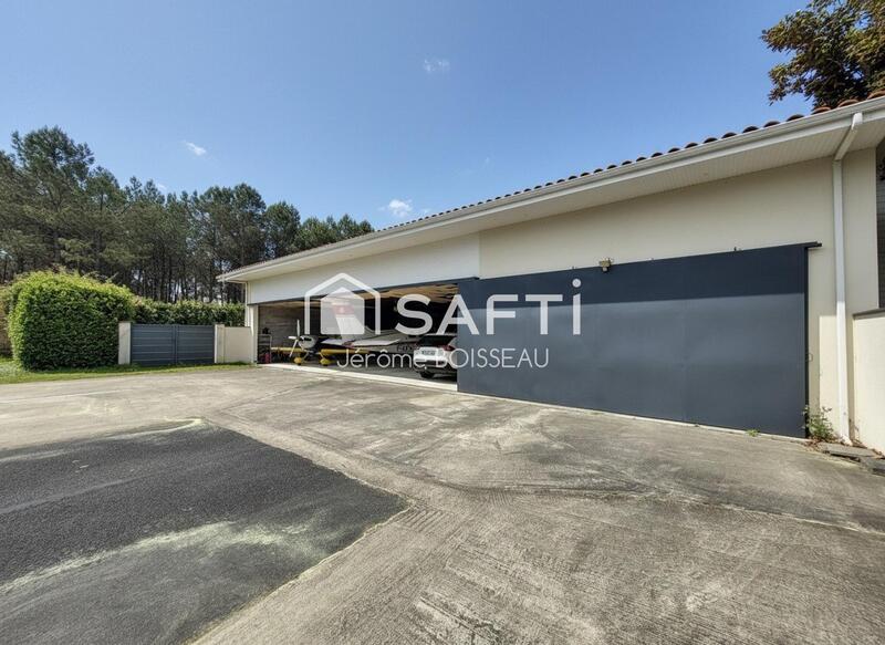 Maison - 222 m² - 10 pièces