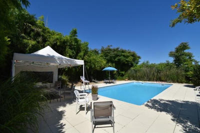 Maison - 320 m² - 10 pièces