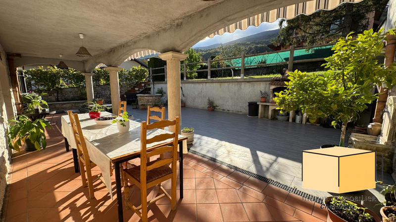 Maison - 213 m² - 6 pièces