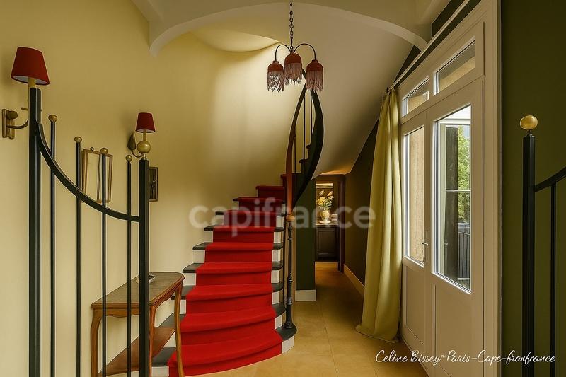 Maison - 250 m² - 9 pièces