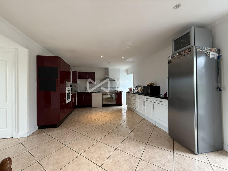 Maison - 270 m² - 9 pièces