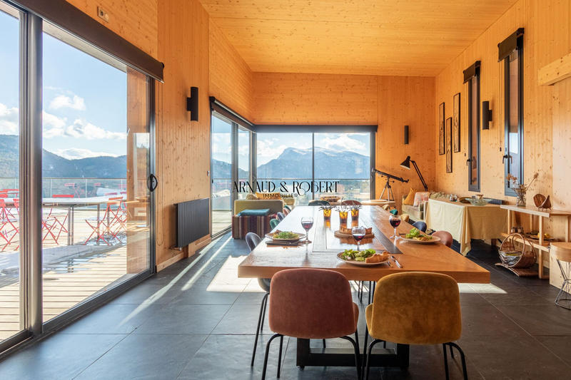 Maison - 600 m² - 25 pièces