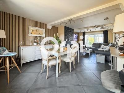 Maison - 96 m² - 4 pièces