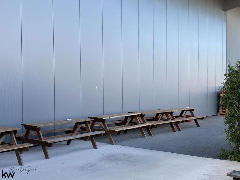 Local commercial - 2 438 m²