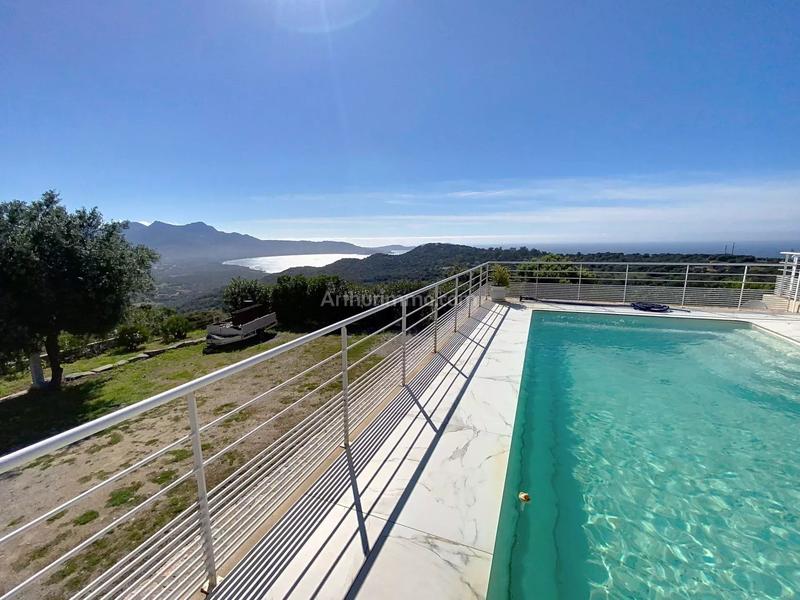 Maison - 185 m² - 6 pièces