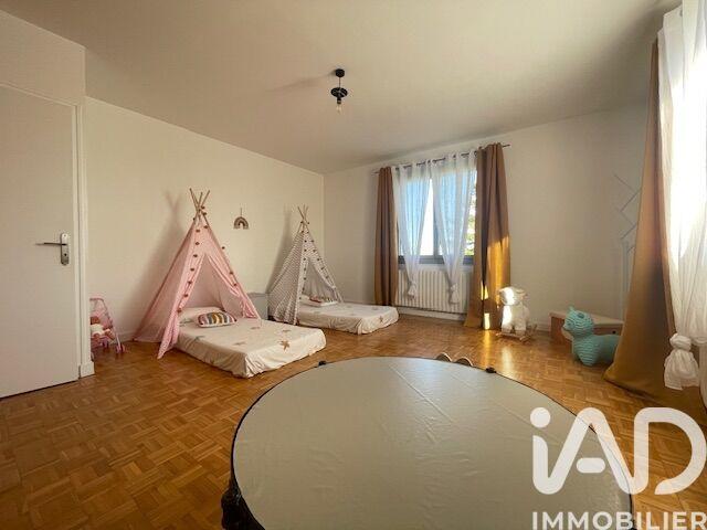 Maison - 290 m² - 8 pièces