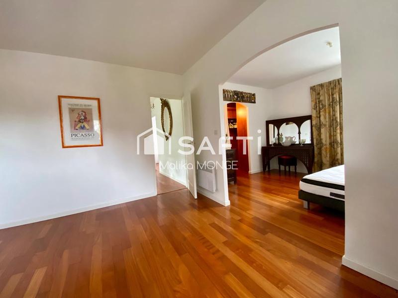 Maison - 208 m² - 6 pièces