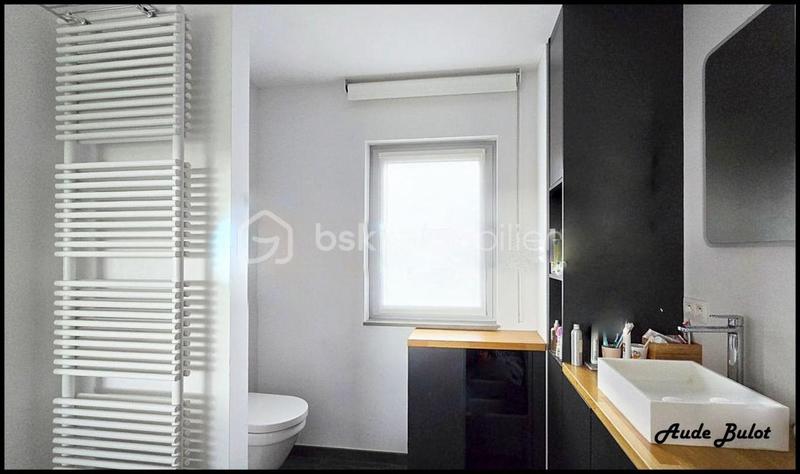 Maison - 240 m² - 8 pièces