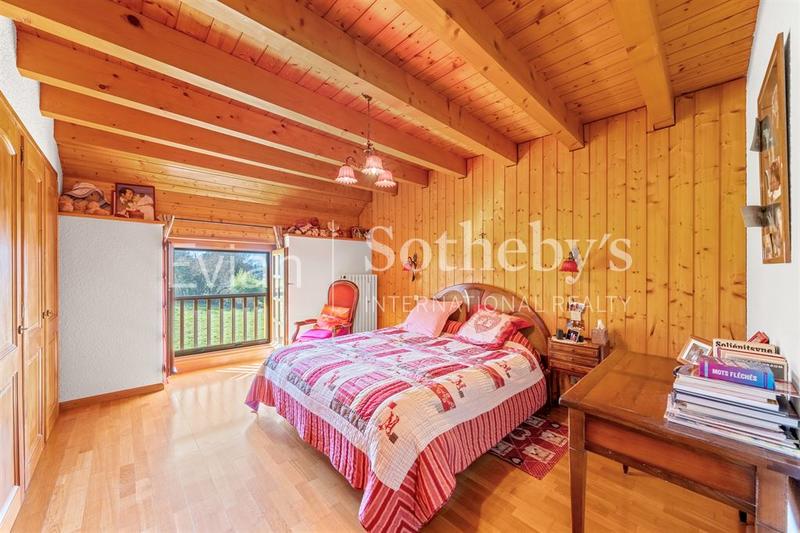 Maison - 300 m² - 11 pièces