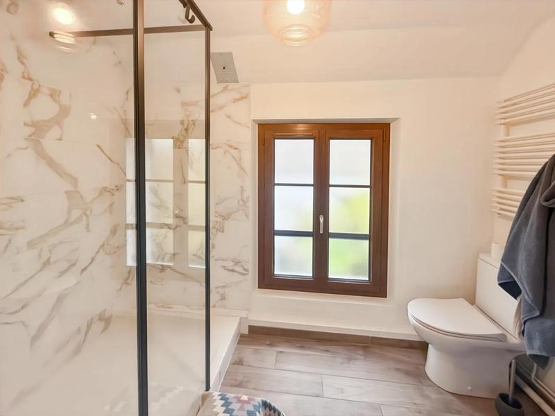 Maison - 240 m² - 9 pièces