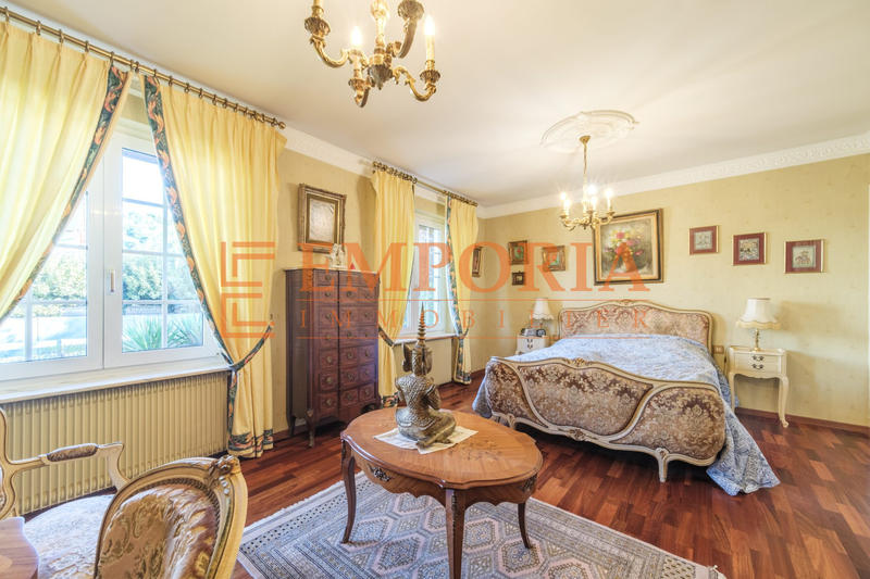 Maison - 348 m² - 7 pièces