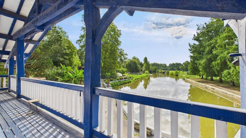 Moulin - 300 m² - 6 pièces