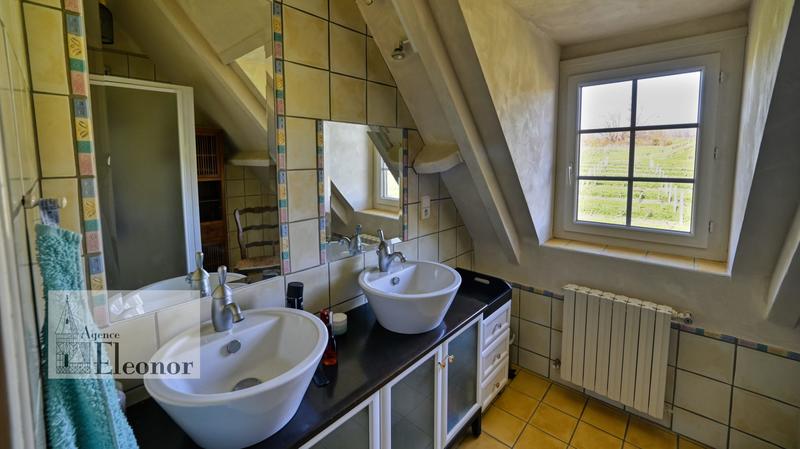 Maison - 208 m² - 9 pièces