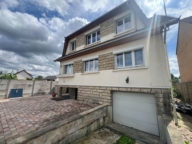 Maison - 140 m² - 8 pièces