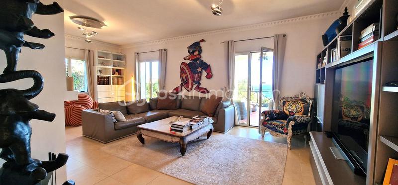 Maison traditionnelle - 241 m² - 6 pièces