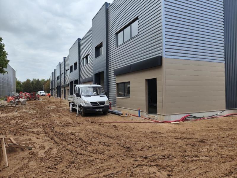 Local d'activité / Entrepôt - 229 m²